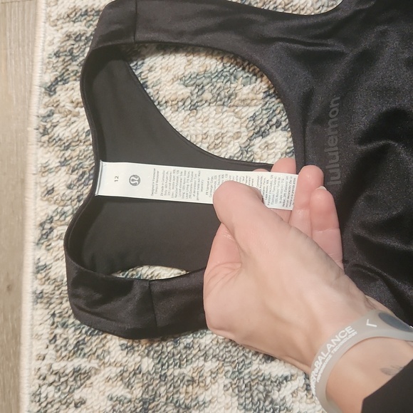 Lululemon Satin Shine Tank NWT - Picture 3 of 6